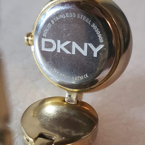 DKNY NY-4721 Magnificent Gold Bracelet Women’s Watch - Picture 4 of 4